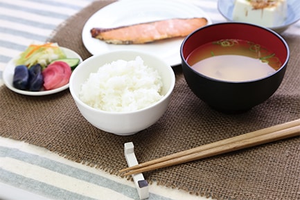 毎年低下する日本の食料自給率